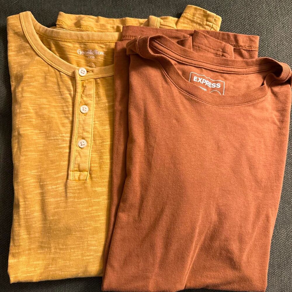 Bundle of 2 Men’s Size Medium Tees